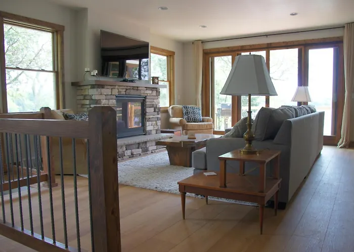 Spacious Lakefront Home 4Br35Ba, Sleeps 12
