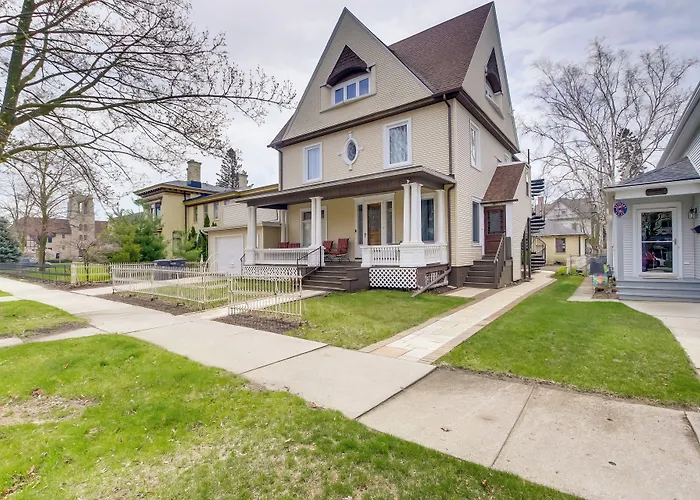 Updated Sheboygan Home W/ Porch < 1 Mi To Beach